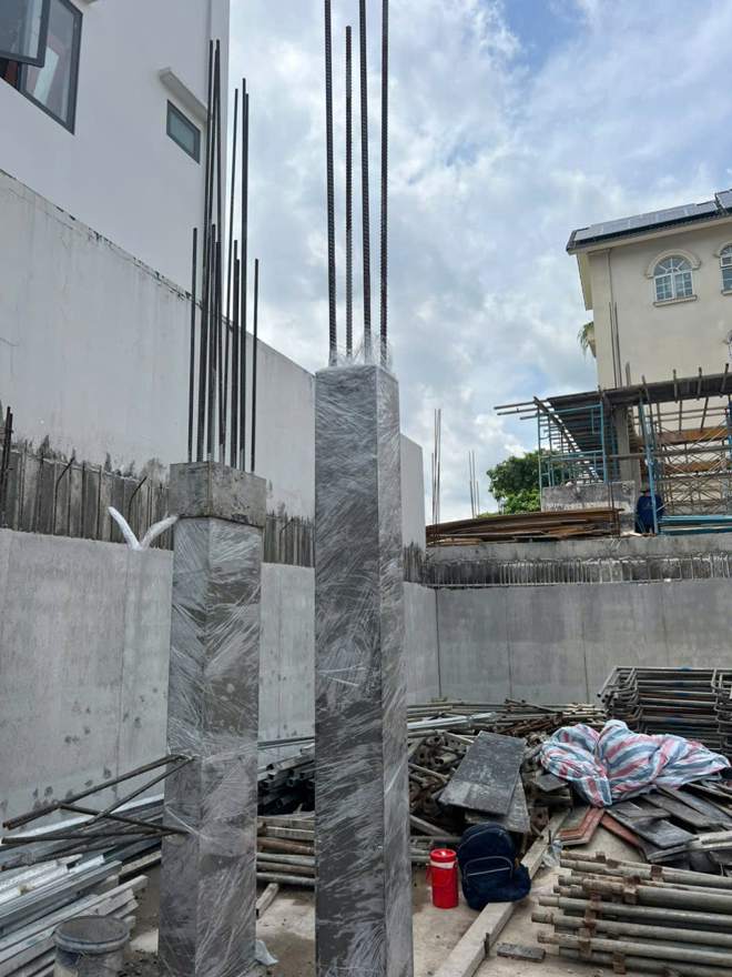 Cột sau khi tháo cốp pha, bề mặt đạt