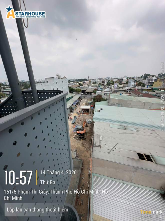 Lắp dựng lan can sắt