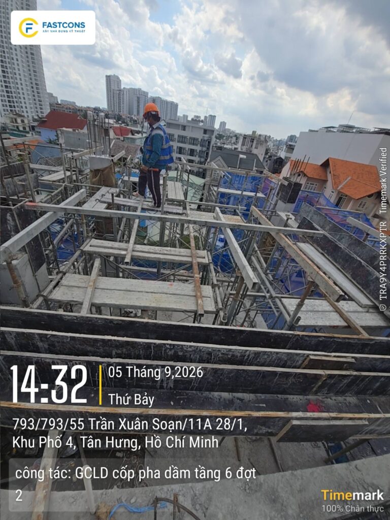 Ghép cốp pha dầm sàn tầng 6