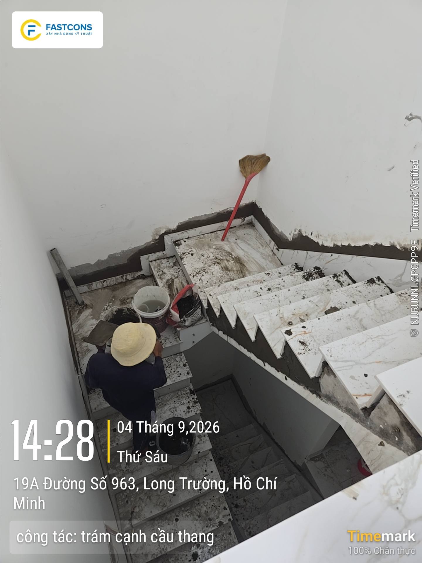 Trám cạnh cầu thang