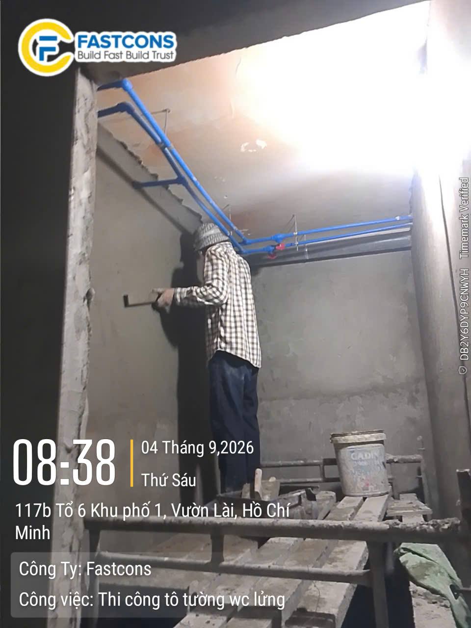 Thi công tô tường wc lửng